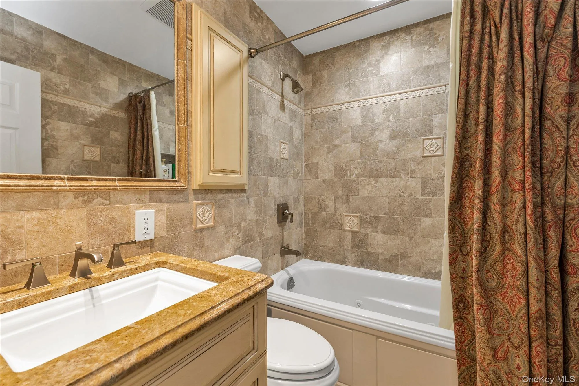 Beautifully renovated main bathroom. Beautifully renovated main bathroom.