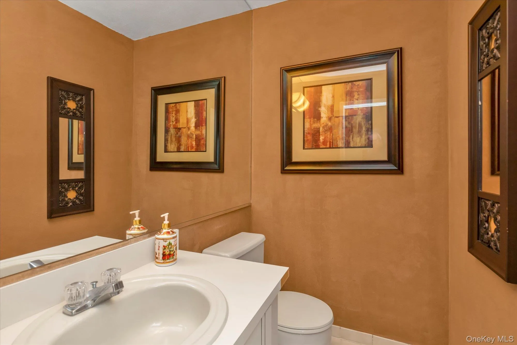 Powder room. Powder room.