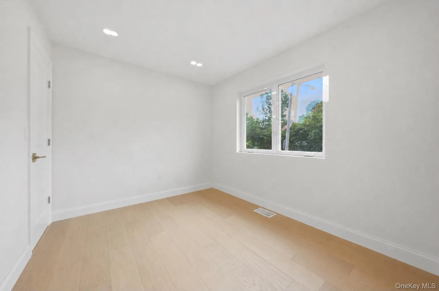 136 Udall Road, Islip, NY, 5 Bedrooms Bedrooms, 8 Rooms Rooms,3 BathroomsBathrooms,Residential,For Rent,Udall,0,992702 136 Udall Road, Islip, NY, 5 Bedrooms Bedrooms, 8 Rooms Rooms,3 BathroomsBathrooms,Residential,For Rent,Udall,0,992702