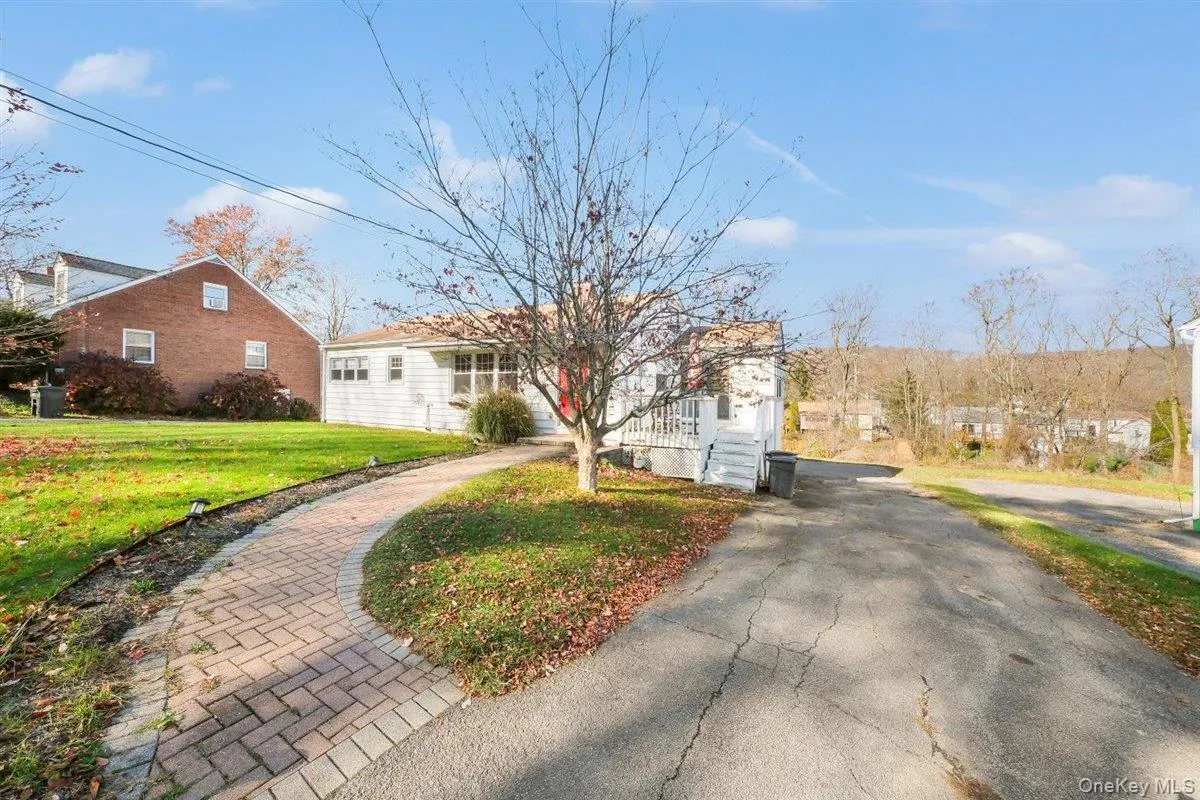 22 Quaker Hill Road, Monroe, NY, 3 Bedrooms Bedrooms, 8 Rooms Rooms,1 BathroomBathrooms,Residential Sale,For Rent,Quaker Hill,0,992705 22 Quaker Hill Road, Monroe, NY, 3 Bedrooms Bedrooms, 8 Rooms Rooms,1 BathroomBathrooms,Residential Sale,For Rent,Quaker Hill,0,992705