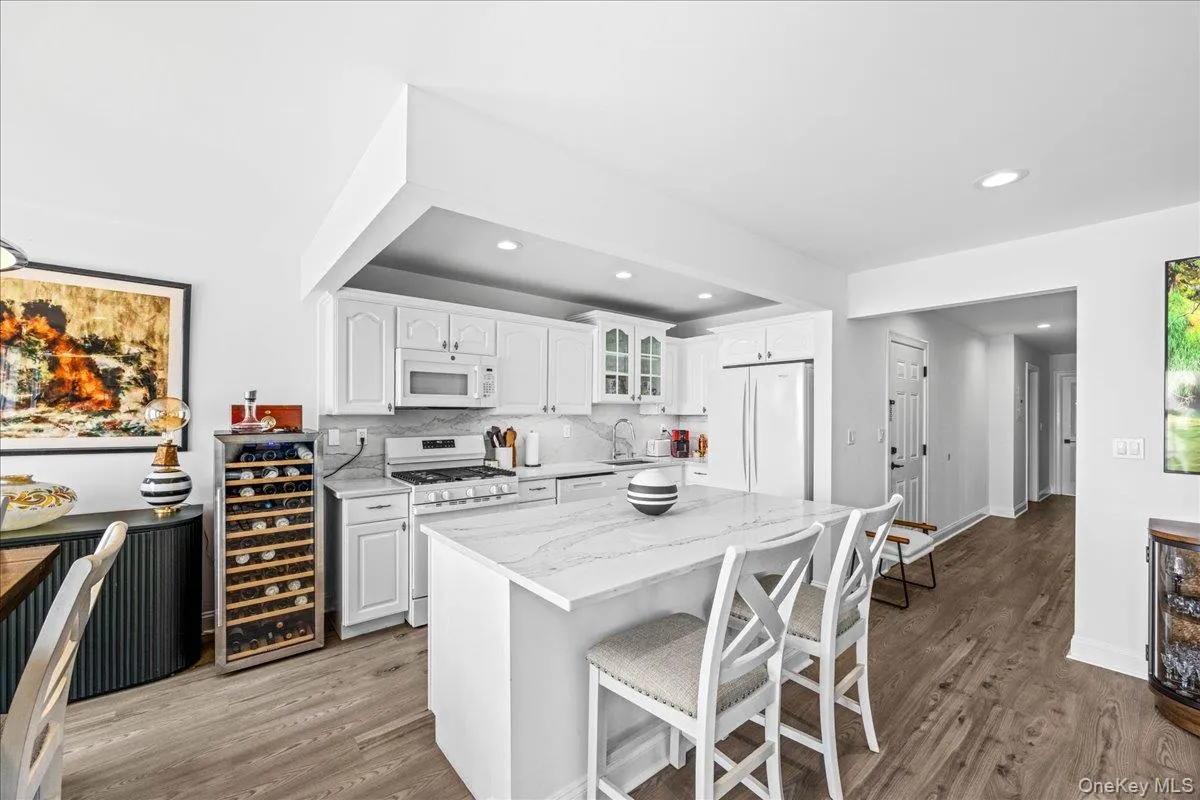 852 Dean Avenue, New York, NY, 3 Bedrooms Bedrooms, 6 Rooms Rooms,2 BathroomsBathrooms,Residential Sale,For Rent,Dean,0,992710 852 Dean Avenue, New York, NY, 3 Bedrooms Bedrooms, 6 Rooms Rooms,2 BathroomsBathrooms,Residential Sale,For Rent,Dean,0,992710
