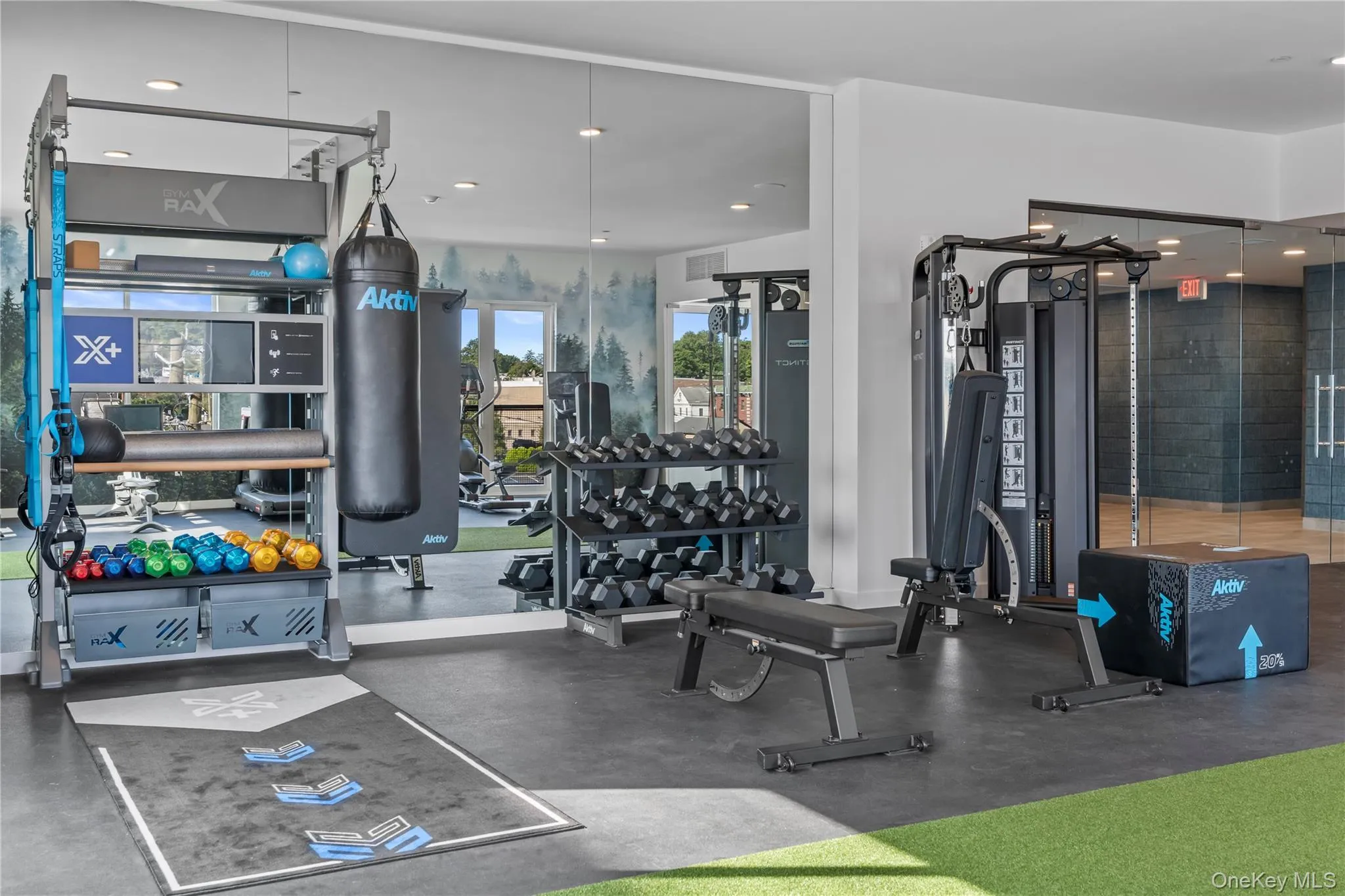 Fitness Studio with Virtual Training Fitness Studio with Virtual Training