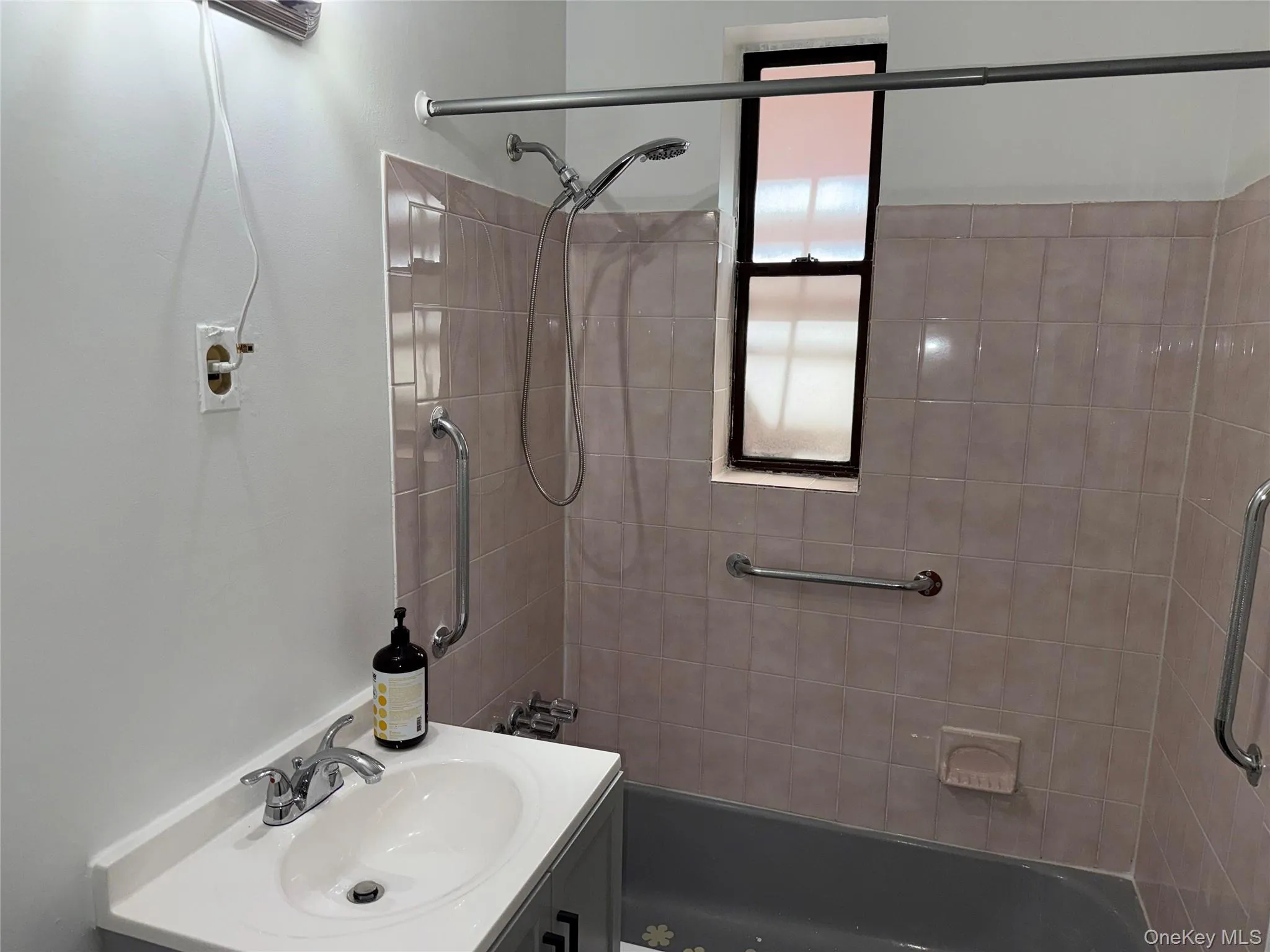 678 Warburton, Yonkers, NY, 1 Bedroom Bedrooms, 4 Rooms Rooms,1 BathroomBathrooms,Residential,For Rent,Warburton,0,992732 678 Warburton, Yonkers, NY, 1 Bedroom Bedrooms, 4 Rooms Rooms,1 BathroomBathrooms,Residential,For Rent,Warburton,0,992732