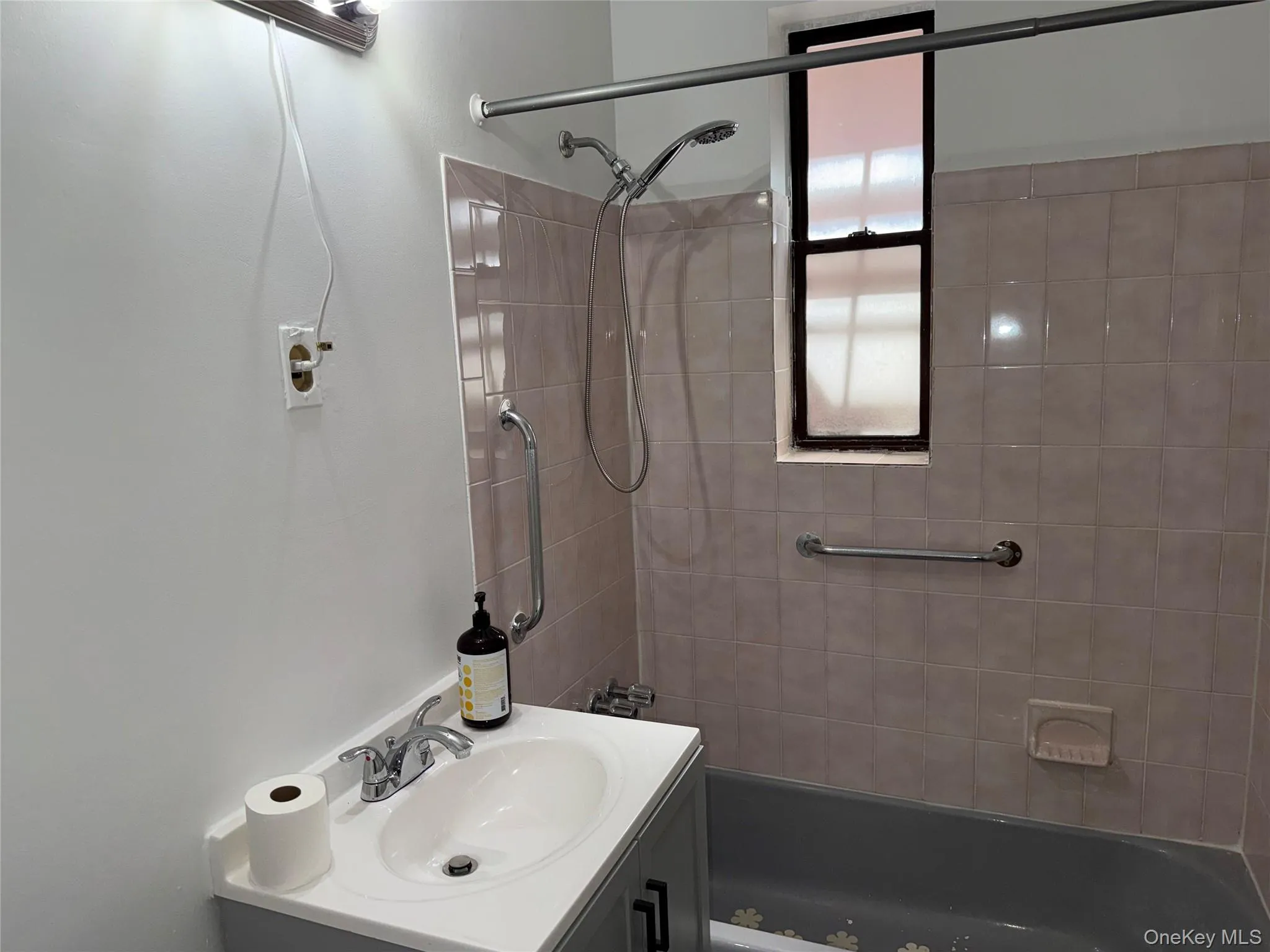 678 Warburton, Yonkers, NY, 1 Bedroom Bedrooms, 4 Rooms Rooms,1 BathroomBathrooms,Residential,For Rent,Warburton,0,992732 678 Warburton, Yonkers, NY, 1 Bedroom Bedrooms, 4 Rooms Rooms,1 BathroomBathrooms,Residential,For Rent,Warburton,0,992732