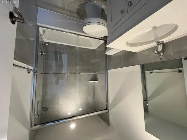 Hall Bathroom Hall Bathroom