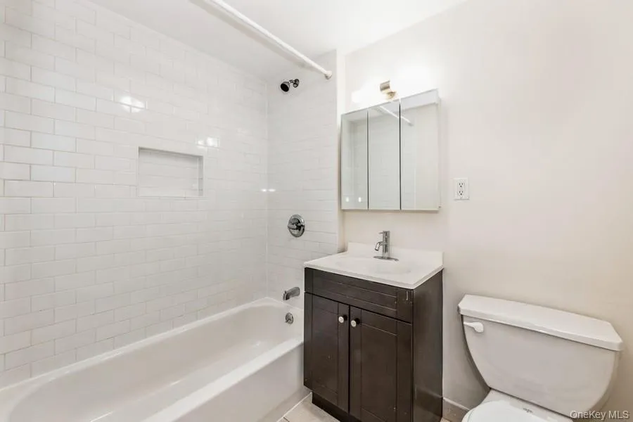 141-16 84th Drive, New York, NY, 2 Bedrooms Bedrooms, 6 Rooms Rooms,2 BathroomsBathrooms,Residential Lease,For Rent,84th,0,992798 141-16 84th Drive, New York, NY, 2 Bedrooms Bedrooms, 6 Rooms Rooms,2 BathroomsBathrooms,Residential Lease,For Rent,84th,0,992798