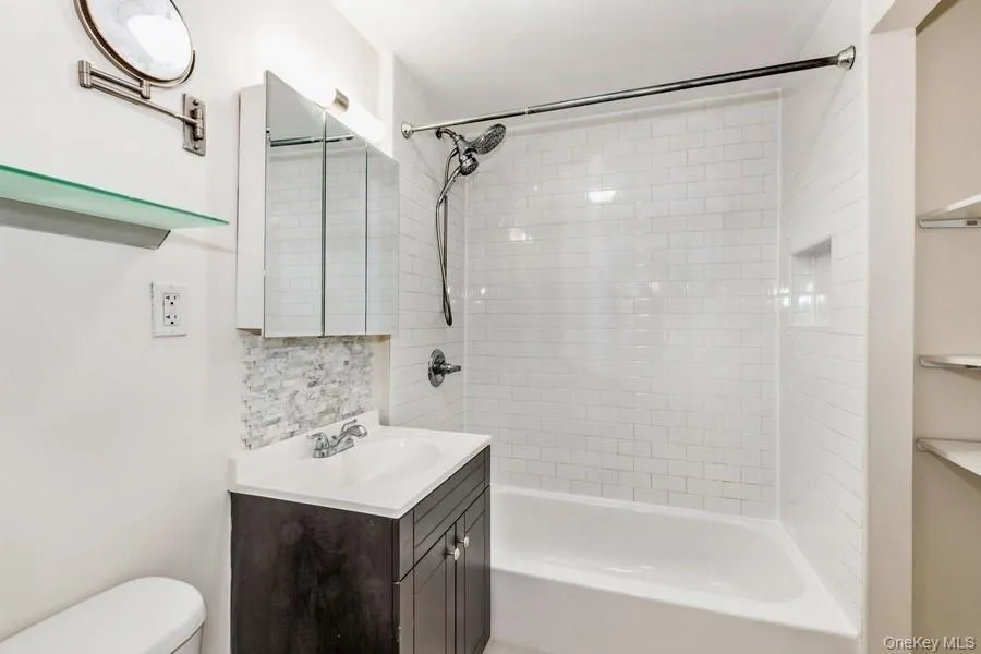 141-16 84th Drive, New York, NY, 2 Bedrooms Bedrooms, 6 Rooms Rooms,2 BathroomsBathrooms,Residential Lease,For Rent,84th,0,992798 141-16 84th Drive, New York, NY, 2 Bedrooms Bedrooms, 6 Rooms Rooms,2 BathroomsBathrooms,Residential Lease,For Rent,84th,0,992798