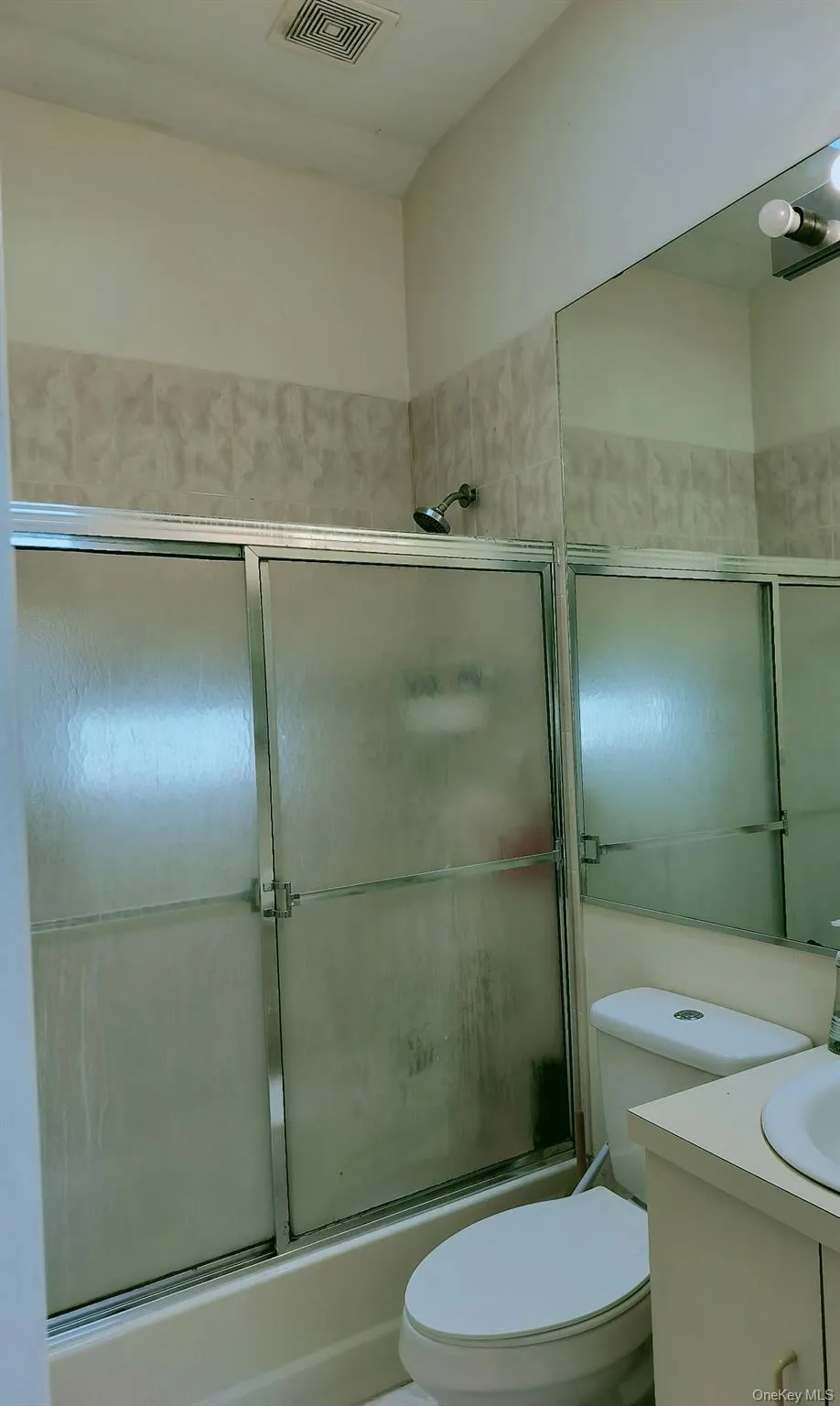 Full bathroom Full bathroom