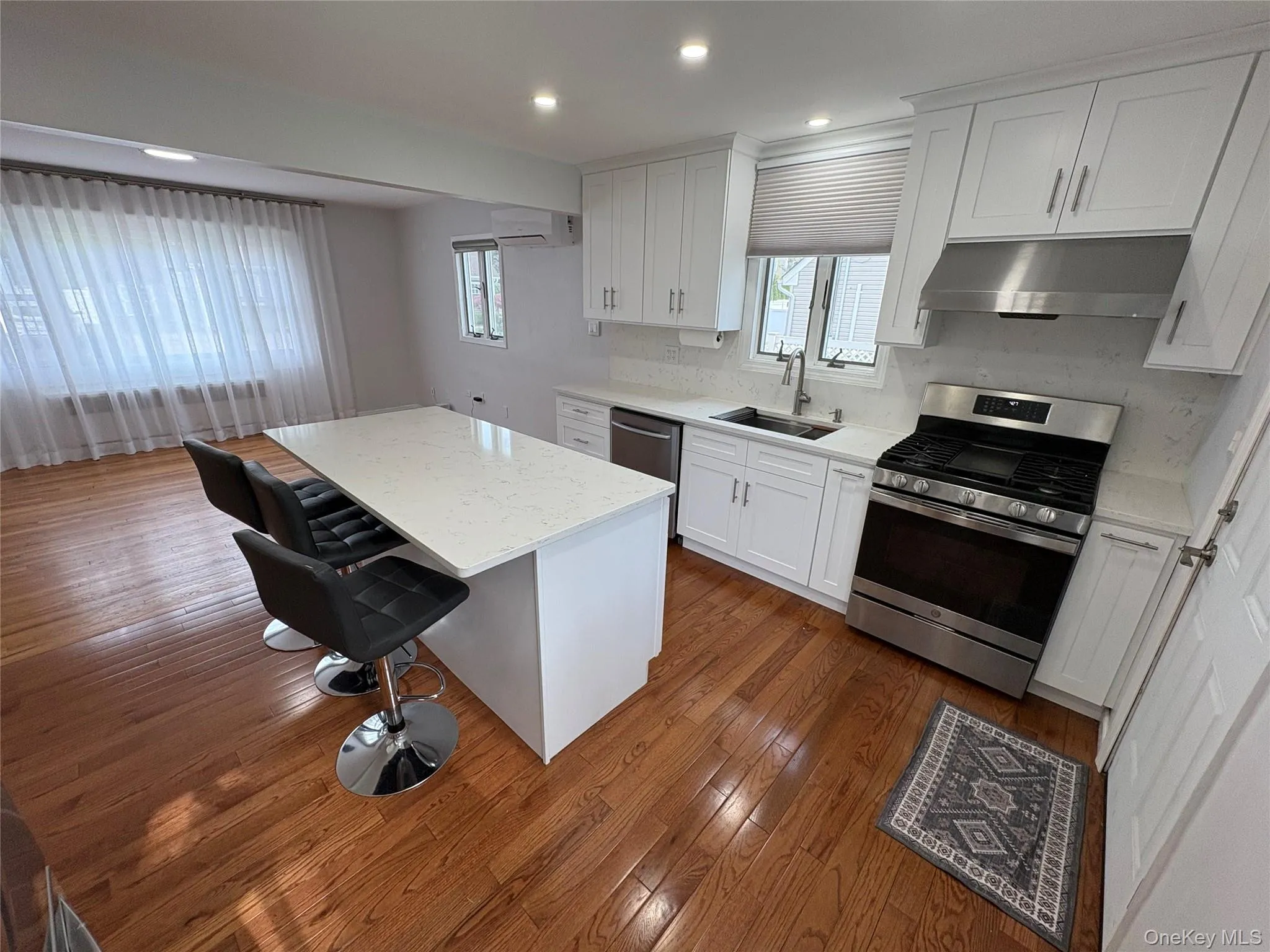 37 Bainbridge Avenue, Huntington, NY, 2 Bedrooms Bedrooms, 5 Rooms Rooms,1 BathroomBathrooms,Residential Lease,For Rent,Bainbridge,0,992879 37 Bainbridge Avenue, Huntington, NY, 2 Bedrooms Bedrooms, 5 Rooms Rooms,1 BathroomBathrooms,Residential Lease,For Rent,Bainbridge,0,992879