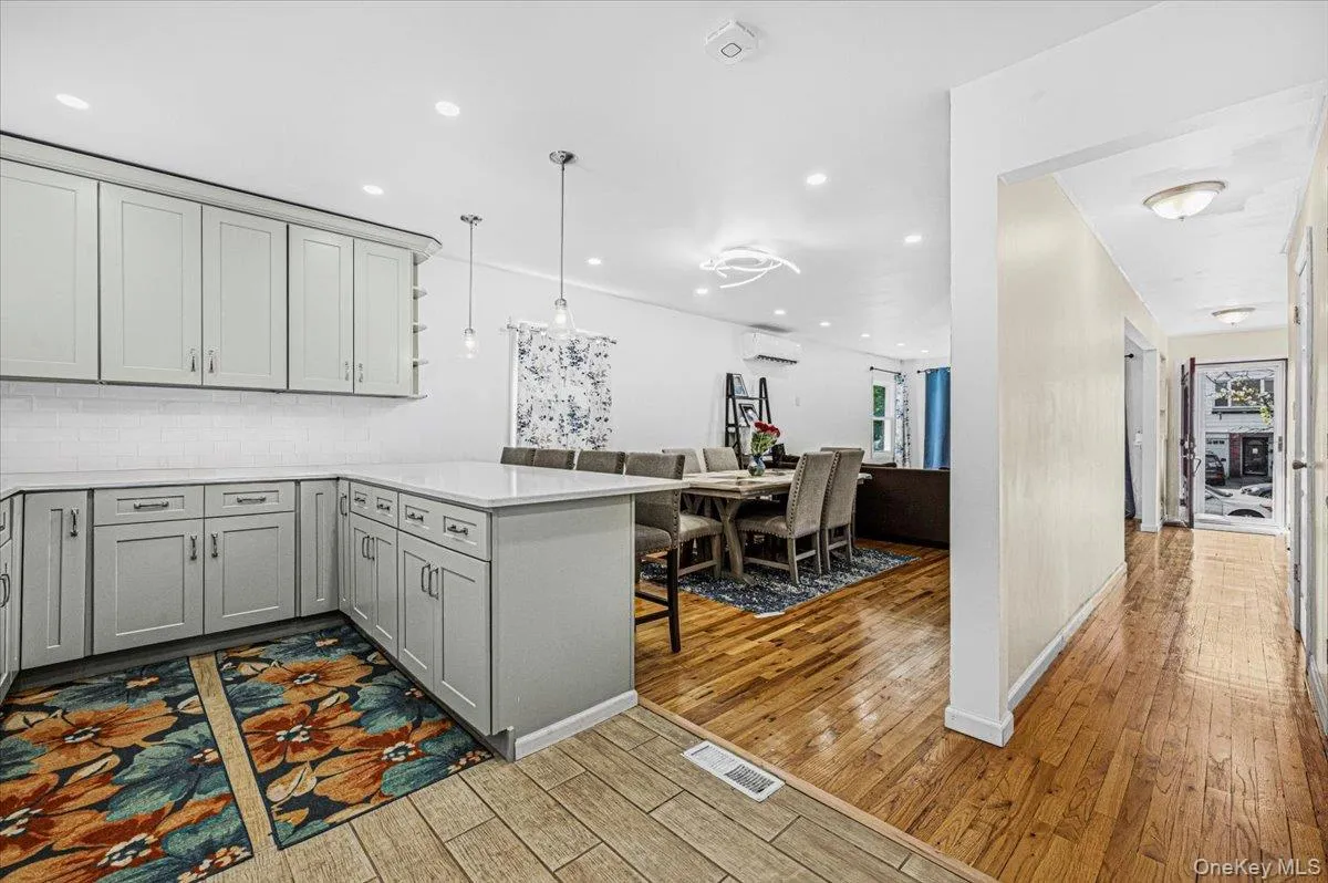 25733 149th Road, New York, NY, 3 Bedrooms Bedrooms, 6 Rooms Rooms,1 BathroomBathrooms,Residential,For Rent,149th,0,992891 25733 149th Road, New York, NY, 3 Bedrooms Bedrooms, 6 Rooms Rooms,1 BathroomBathrooms,Residential,For Rent,149th,0,992891