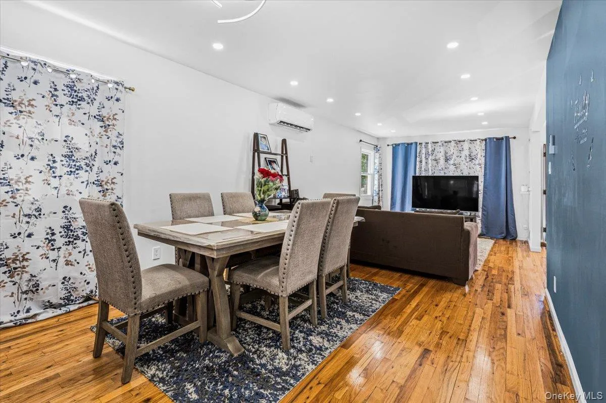 25733 149th Road, New York, NY, 3 Bedrooms Bedrooms, 6 Rooms Rooms,1 BathroomBathrooms,Residential,For Rent,149th,0,992891 25733 149th Road, New York, NY, 3 Bedrooms Bedrooms, 6 Rooms Rooms,1 BathroomBathrooms,Residential,For Rent,149th,0,992891