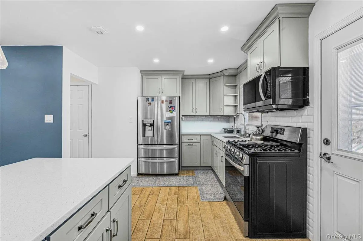 25733 149th Road, New York, NY, 3 Bedrooms Bedrooms, 6 Rooms Rooms,1 BathroomBathrooms,Residential,For Rent,149th,0,992891 25733 149th Road, New York, NY, 3 Bedrooms Bedrooms, 6 Rooms Rooms,1 BathroomBathrooms,Residential,For Rent,149th,0,992891