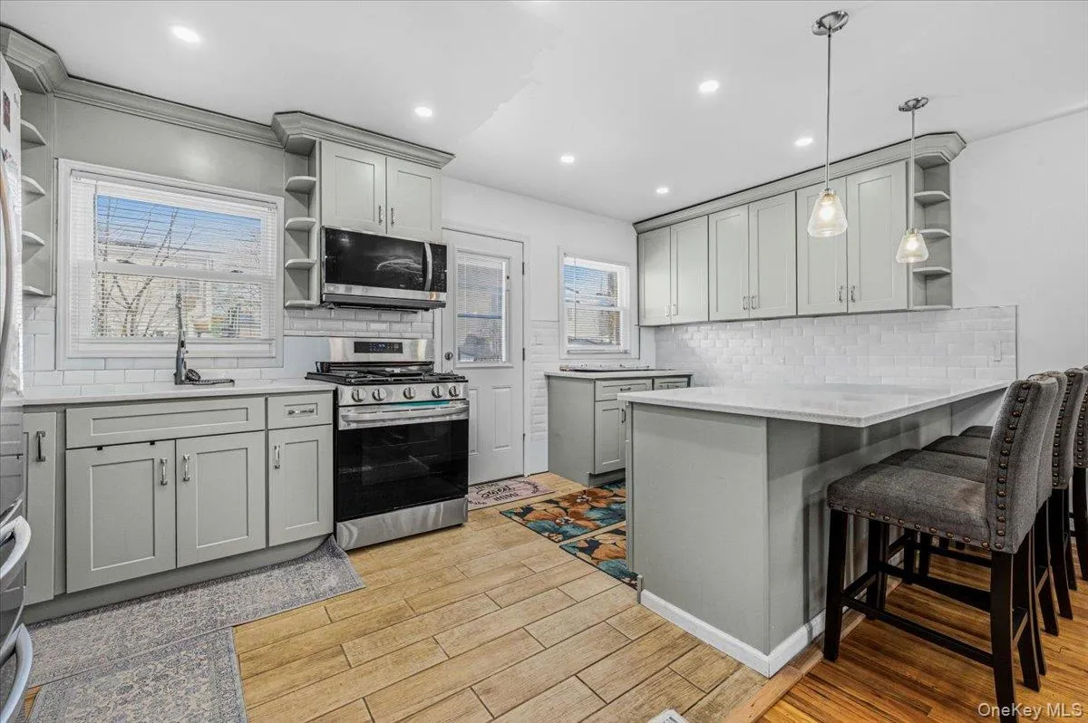 25733 149th Road, New York, NY, 3 Bedrooms Bedrooms, 6 Rooms Rooms,1 BathroomBathrooms,Residential,For Rent,149th,0,992891 25733 149th Road, New York, NY, 3 Bedrooms Bedrooms, 6 Rooms Rooms,1 BathroomBathrooms,Residential,For Rent,149th,0,992891