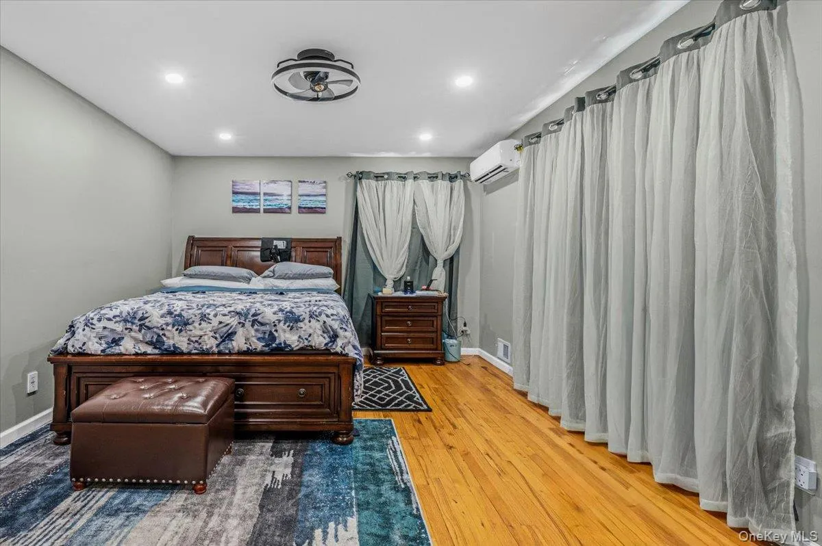 25733 149th Road, New York, NY, 3 Bedrooms Bedrooms, 6 Rooms Rooms,1 BathroomBathrooms,Residential,For Rent,149th,0,992891 25733 149th Road, New York, NY, 3 Bedrooms Bedrooms, 6 Rooms Rooms,1 BathroomBathrooms,Residential,For Rent,149th,0,992891