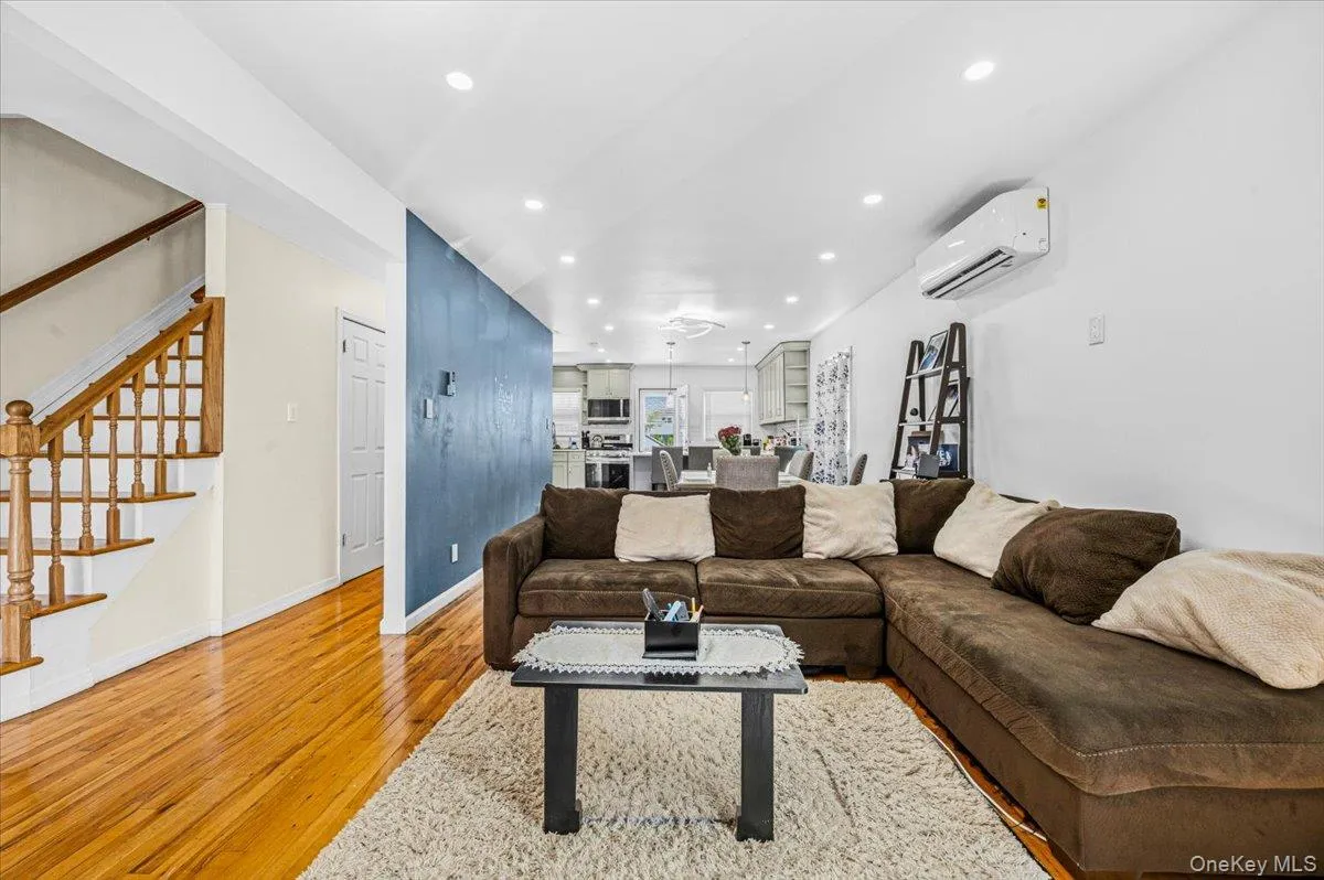 25733 149th Road, New York, NY, 3 Bedrooms Bedrooms, 6 Rooms Rooms,1 BathroomBathrooms,Residential,For Rent,149th,0,992891 25733 149th Road, New York, NY, 3 Bedrooms Bedrooms, 6 Rooms Rooms,1 BathroomBathrooms,Residential,For Rent,149th,0,992891