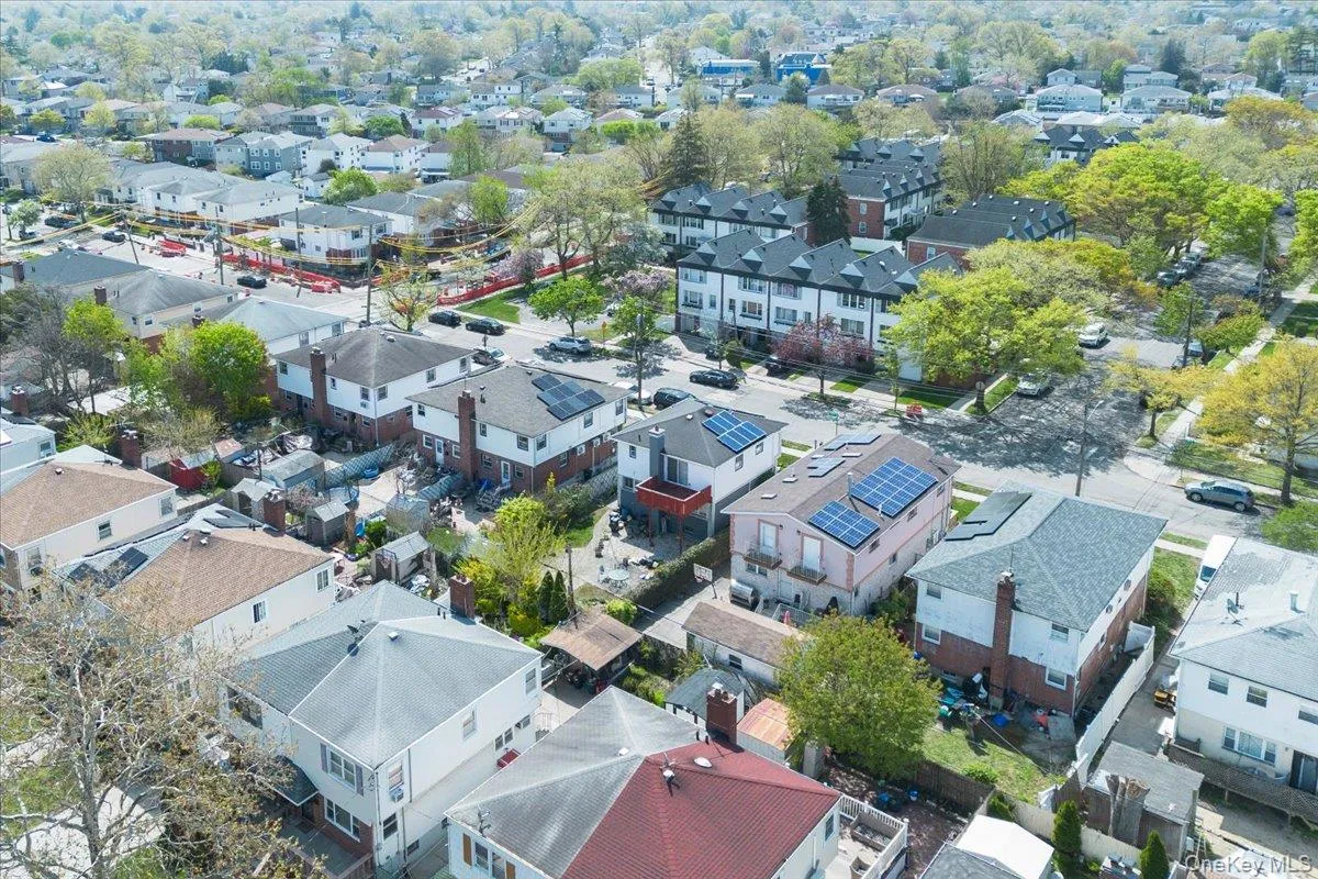25733 149th Road, New York, NY, 3 Bedrooms Bedrooms, 6 Rooms Rooms,1 BathroomBathrooms,Residential,For Rent,149th,0,992891 25733 149th Road, New York, NY, 3 Bedrooms Bedrooms, 6 Rooms Rooms,1 BathroomBathrooms,Residential,For Rent,149th,0,992891