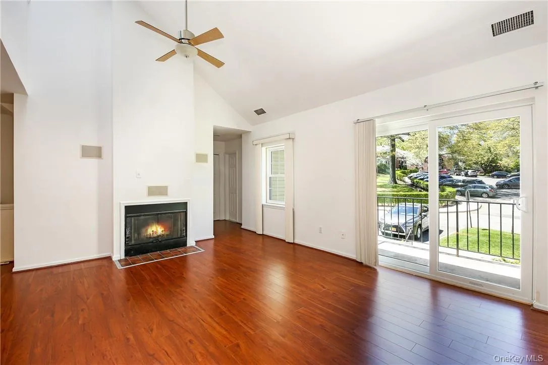Spacious living room with SLD to balcony Spacious living room with SLD to balcony