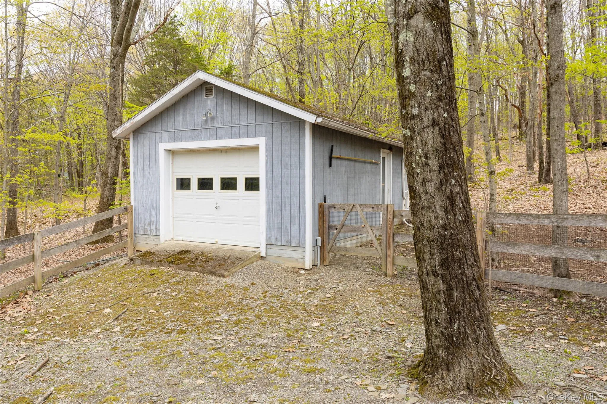 Versatile Pool House Ideal for Studio or Creative Space... Versatile Pool House Ideal for Studio or Creative Space...