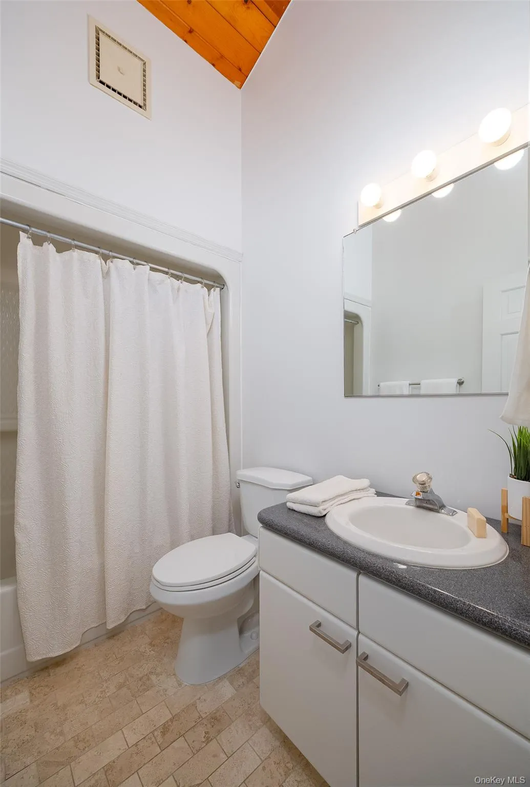 Clean and Bright Guest Bathroom... Clean and Bright Guest Bathroom...