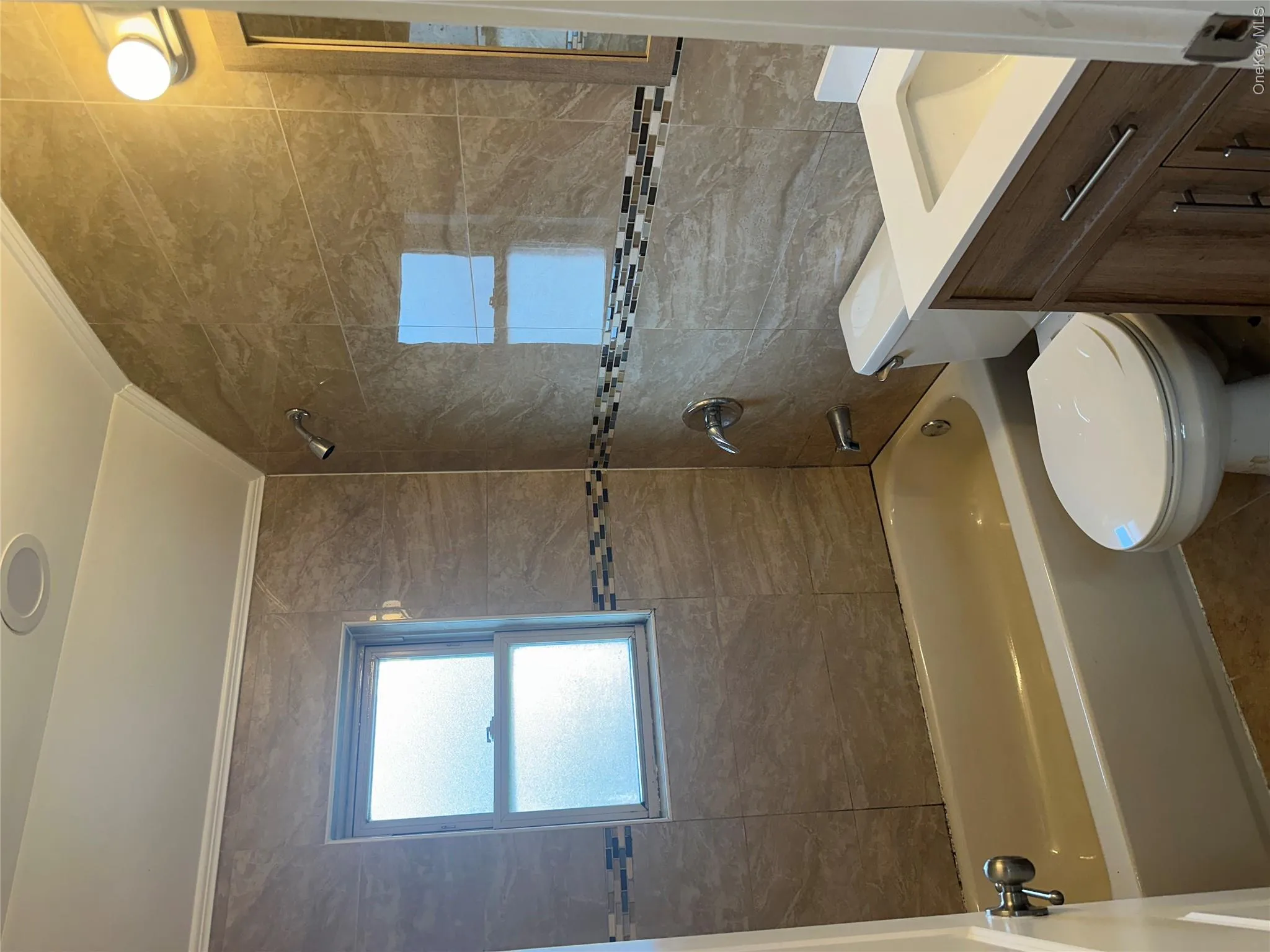 225-10 146th Avenue, New York, NY, 3 Bedrooms Bedrooms, 6 Rooms Rooms,2 BathroomsBathrooms,Residential Lease,For Rent,146th,0,992933 225-10 146th Avenue, New York, NY, 3 Bedrooms Bedrooms, 6 Rooms Rooms,2 BathroomsBathrooms,Residential Lease,For Rent,146th,0,992933