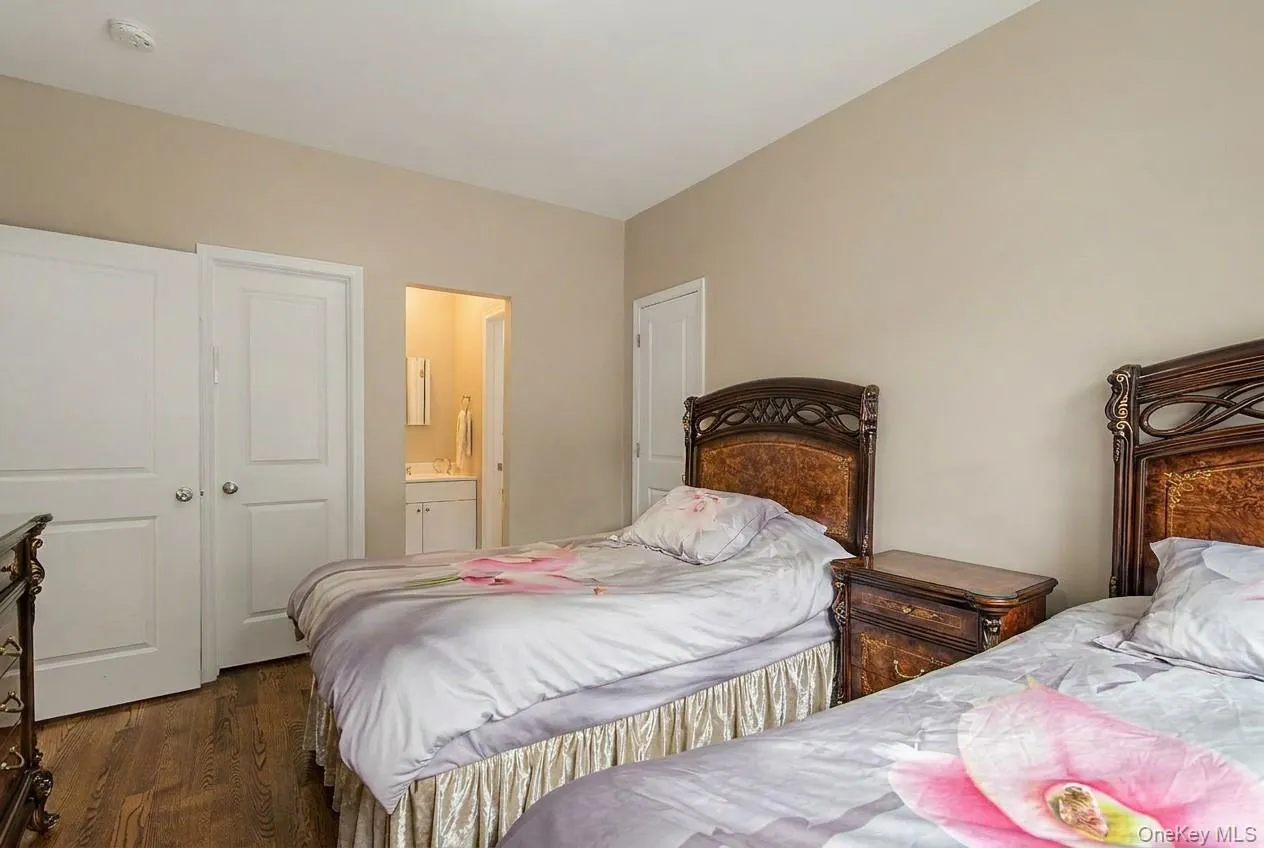 32 Herrick Avenue, Ramapo, NY, 3 Bedrooms Bedrooms, 5 Rooms Rooms,2 BathroomsBathrooms,Residential Sale,For Rent,Herrick,0,992950 32 Herrick Avenue, Ramapo, NY, 3 Bedrooms Bedrooms, 5 Rooms Rooms,2 BathroomsBathrooms,Residential Sale,For Rent,Herrick,0,992950