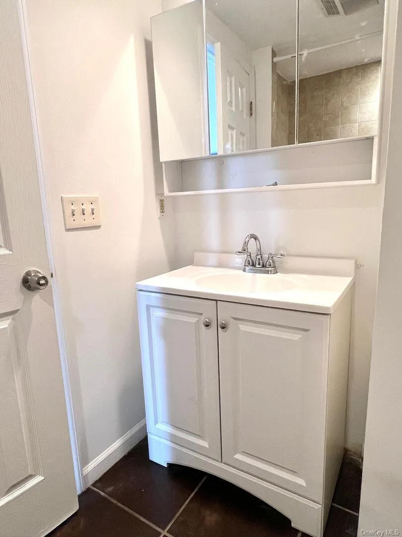 401 Mc Call Avenue, Islip, NY, 3 Bedrooms Bedrooms, 5 Rooms Rooms,1 BathroomBathrooms,Residential Lease,For Rent,Mc Call,0,992955 401 Mc Call Avenue, Islip, NY, 3 Bedrooms Bedrooms, 5 Rooms Rooms,1 BathroomBathrooms,Residential Lease,For Rent,Mc Call,0,992955