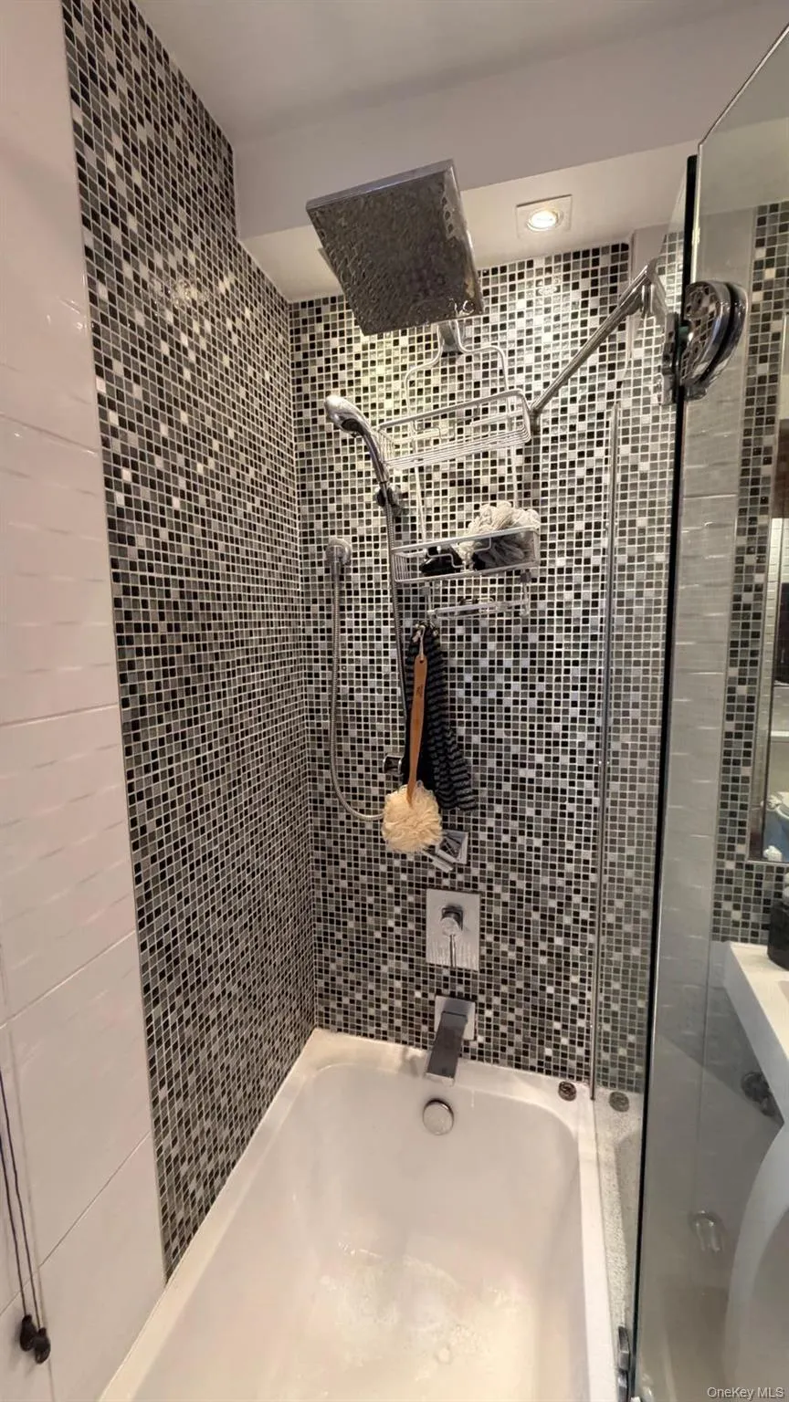 8305 98th Street, New York, NY, 2 Bedrooms Bedrooms, 3 Rooms Rooms,1 BathroomBathrooms,Residential,For Rent,98th,0,992961 8305 98th Street, New York, NY, 2 Bedrooms Bedrooms, 3 Rooms Rooms,1 BathroomBathrooms,Residential,For Rent,98th,0,992961
