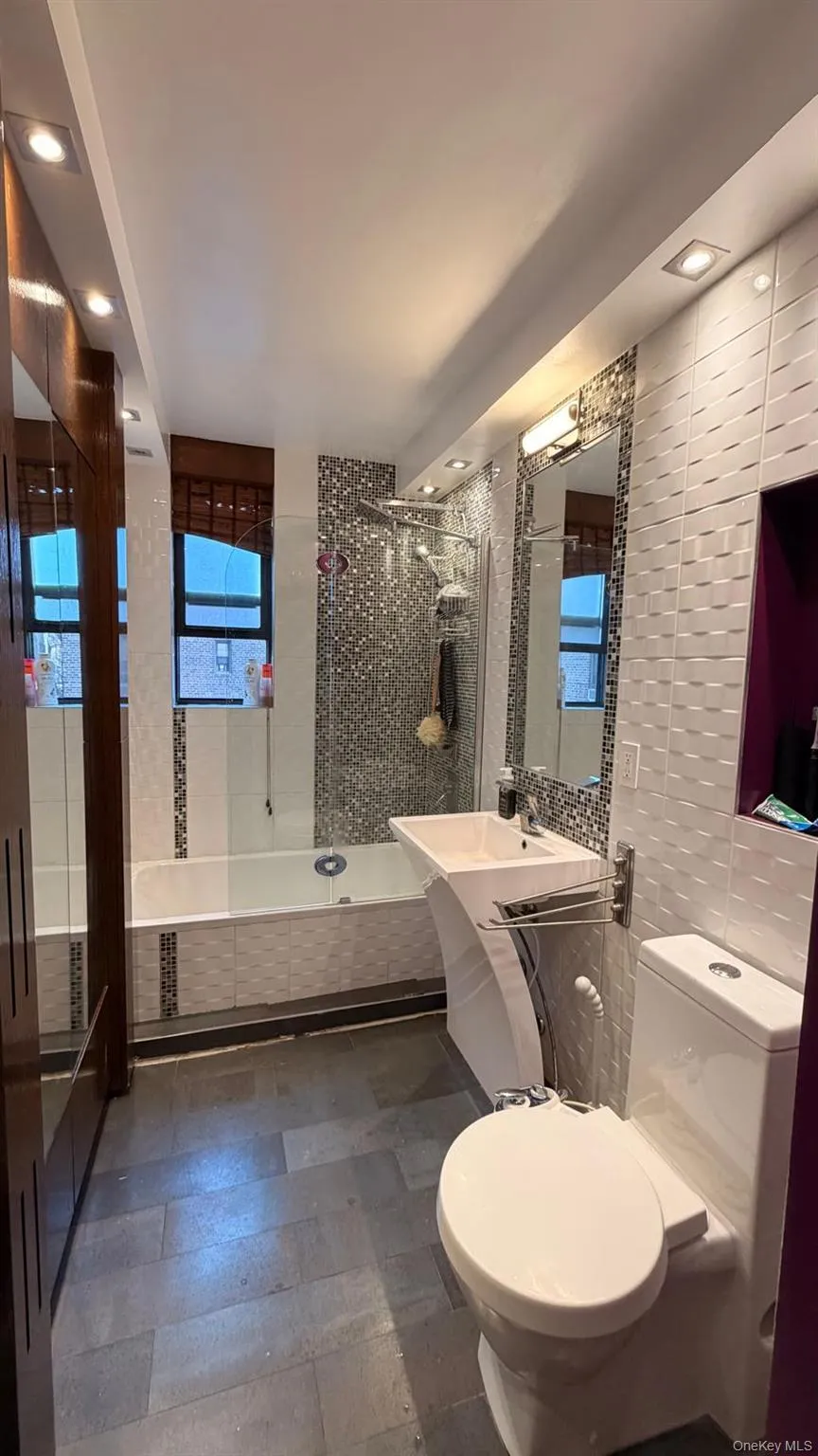 8305 98th Street, New York, NY, 2 Bedrooms Bedrooms, 3 Rooms Rooms,1 BathroomBathrooms,Residential,For Rent,98th,0,992961 8305 98th Street, New York, NY, 2 Bedrooms Bedrooms, 3 Rooms Rooms,1 BathroomBathrooms,Residential,For Rent,98th,0,992961