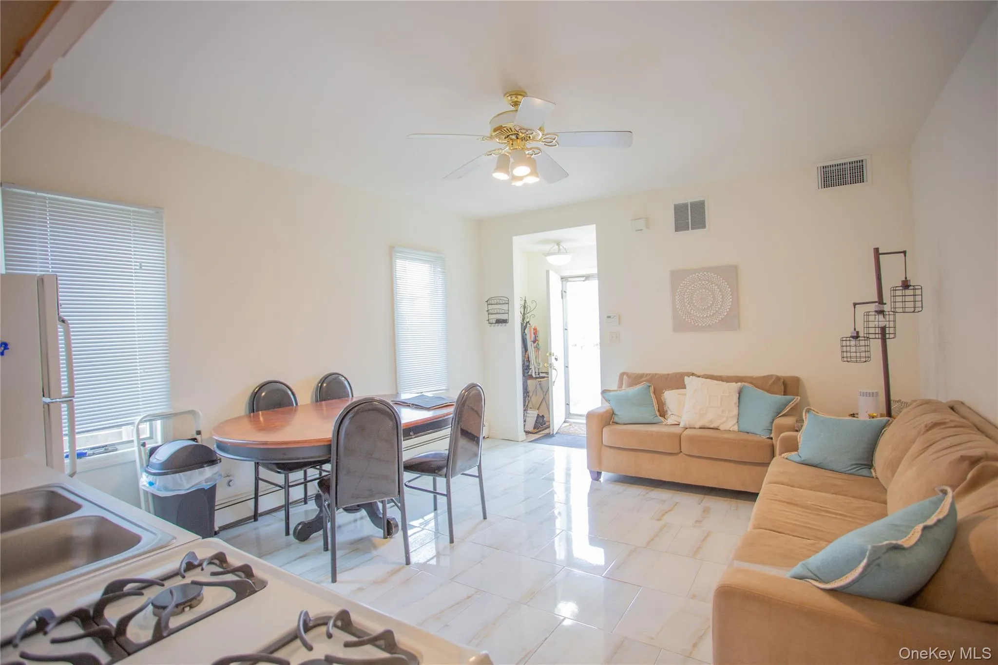 136 Olive Street, Long Beach, NY, 1 Bedroom Bedrooms, 4 Rooms Rooms,1 BathroomBathrooms,Residential Lease,For Rent,Olive,0,992980 136 Olive Street, Long Beach, NY, 1 Bedroom Bedrooms, 4 Rooms Rooms,1 BathroomBathrooms,Residential Lease,For Rent,Olive,0,992980