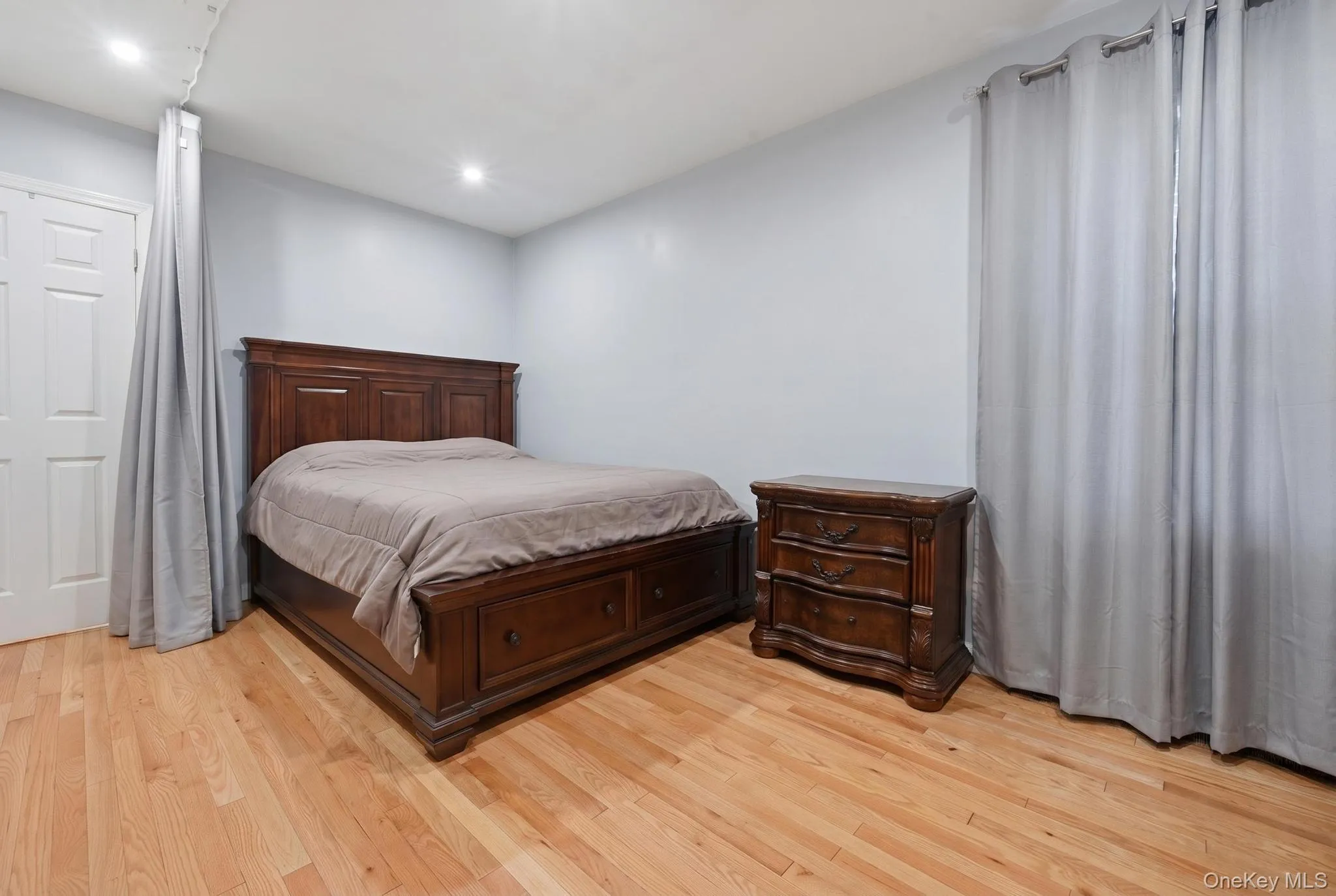 22754 113th Drive, New York, NY, 5 Bedrooms Bedrooms, 8 Rooms Rooms,3 BathroomsBathrooms,Residential Sale,For Rent,113th,0,993019 22754 113th Drive, New York, NY, 5 Bedrooms Bedrooms, 8 Rooms Rooms,3 BathroomsBathrooms,Residential Sale,For Rent,113th,0,993019