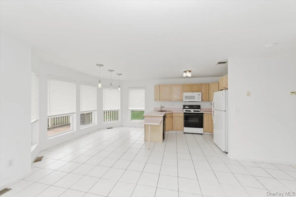 22 Spinnaker Lane, Brookhaven, NY, 4 Bedrooms Bedrooms, 8 Rooms Rooms,3 BathroomsBathrooms,Residential Sale,For Rent,Spinnaker,0,993031 22 Spinnaker Lane, Brookhaven, NY, 4 Bedrooms Bedrooms, 8 Rooms Rooms,3 BathroomsBathrooms,Residential Sale,For Rent,Spinnaker,0,993031
