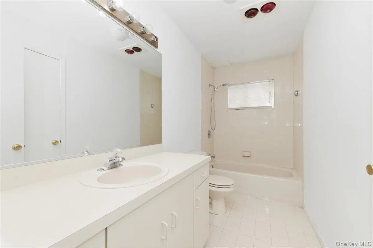 22 Spinnaker Lane, Brookhaven, NY, 4 Bedrooms Bedrooms, 8 Rooms Rooms,3 BathroomsBathrooms,Residential Sale,For Rent,Spinnaker,0,993031 22 Spinnaker Lane, Brookhaven, NY, 4 Bedrooms Bedrooms, 8 Rooms Rooms,3 BathroomsBathrooms,Residential Sale,For Rent,Spinnaker,0,993031