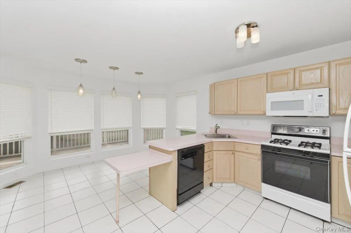22 Spinnaker Lane, Brookhaven, NY, 4 Bedrooms Bedrooms, 8 Rooms Rooms,3 BathroomsBathrooms,Residential Sale,For Rent,Spinnaker,0,993031 22 Spinnaker Lane, Brookhaven, NY, 4 Bedrooms Bedrooms, 8 Rooms Rooms,3 BathroomsBathrooms,Residential Sale,For Rent,Spinnaker,0,993031