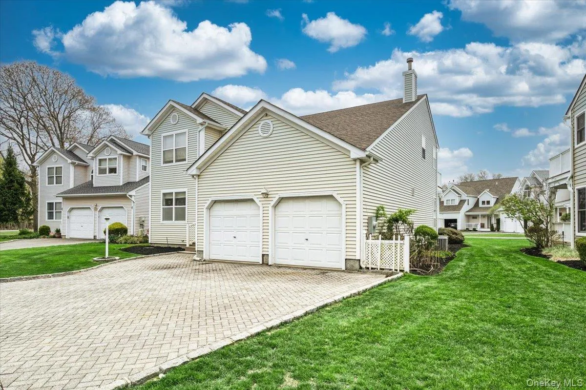 22 Spinnaker Lane, Brookhaven, NY, 4 Bedrooms Bedrooms, 8 Rooms Rooms,3 BathroomsBathrooms,Residential Sale,For Rent,Spinnaker,0,993031 22 Spinnaker Lane, Brookhaven, NY, 4 Bedrooms Bedrooms, 8 Rooms Rooms,3 BathroomsBathrooms,Residential Sale,For Rent,Spinnaker,0,993031