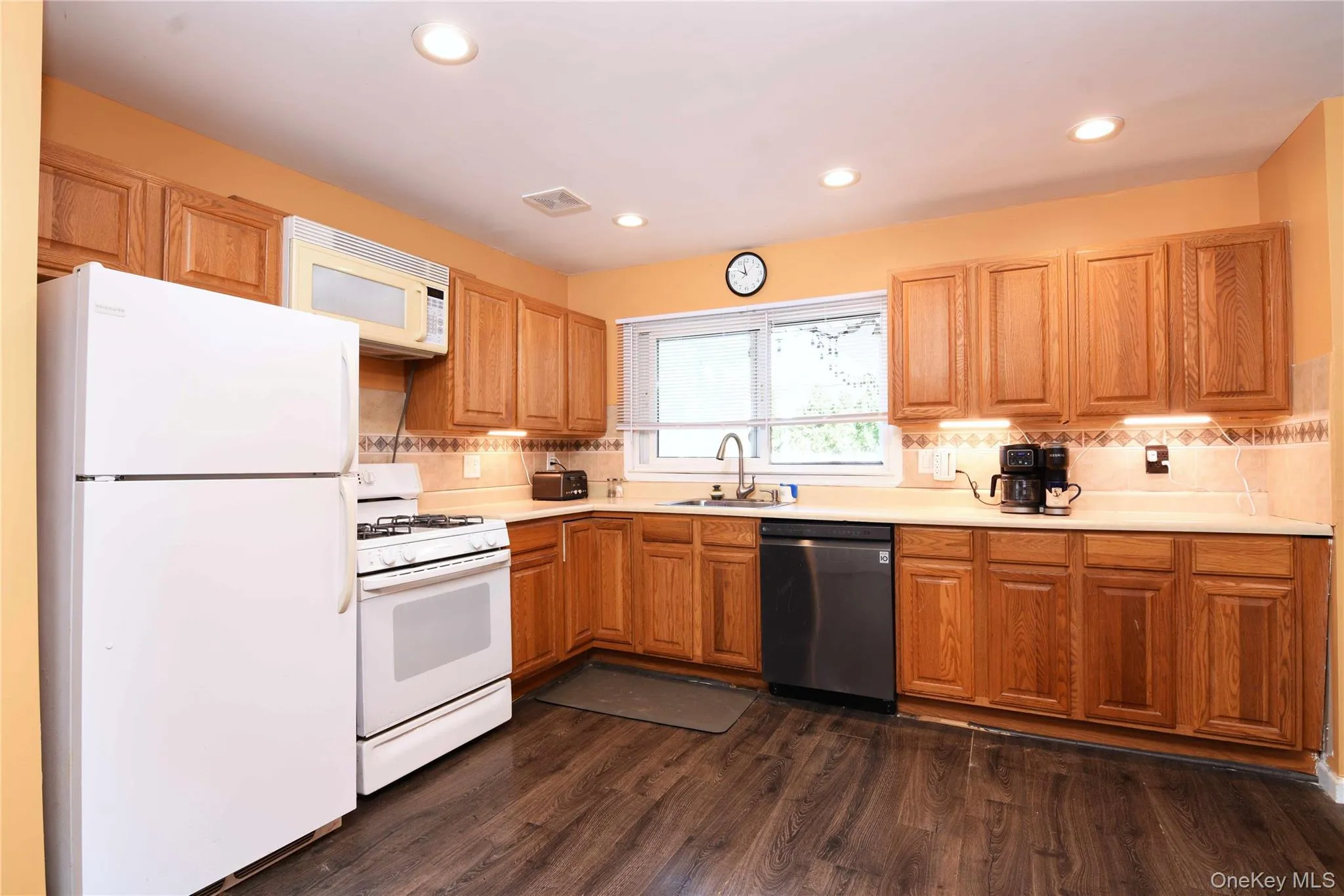977 Brent Drive, Hempstead, NY, 4 Bedrooms Bedrooms, 8 Rooms Rooms,2 BathroomsBathrooms,Residential,For Rent,Brent,0,993049 977 Brent Drive, Hempstead, NY, 4 Bedrooms Bedrooms, 8 Rooms Rooms,2 BathroomsBathrooms,Residential,For Rent,Brent,0,993049