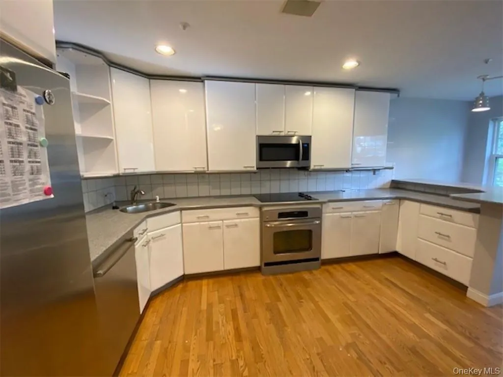 51 Winding Ridge Road, Greenburgh, NY, 4 Bedrooms Bedrooms, 9 Rooms Rooms,3 BathroomsBathrooms,Residential Lease,For Rent,Winding Ridge,0,993056 51 Winding Ridge Road, Greenburgh, NY, 4 Bedrooms Bedrooms, 9 Rooms Rooms,3 BathroomsBathrooms,Residential Lease,For Rent,Winding Ridge,0,993056