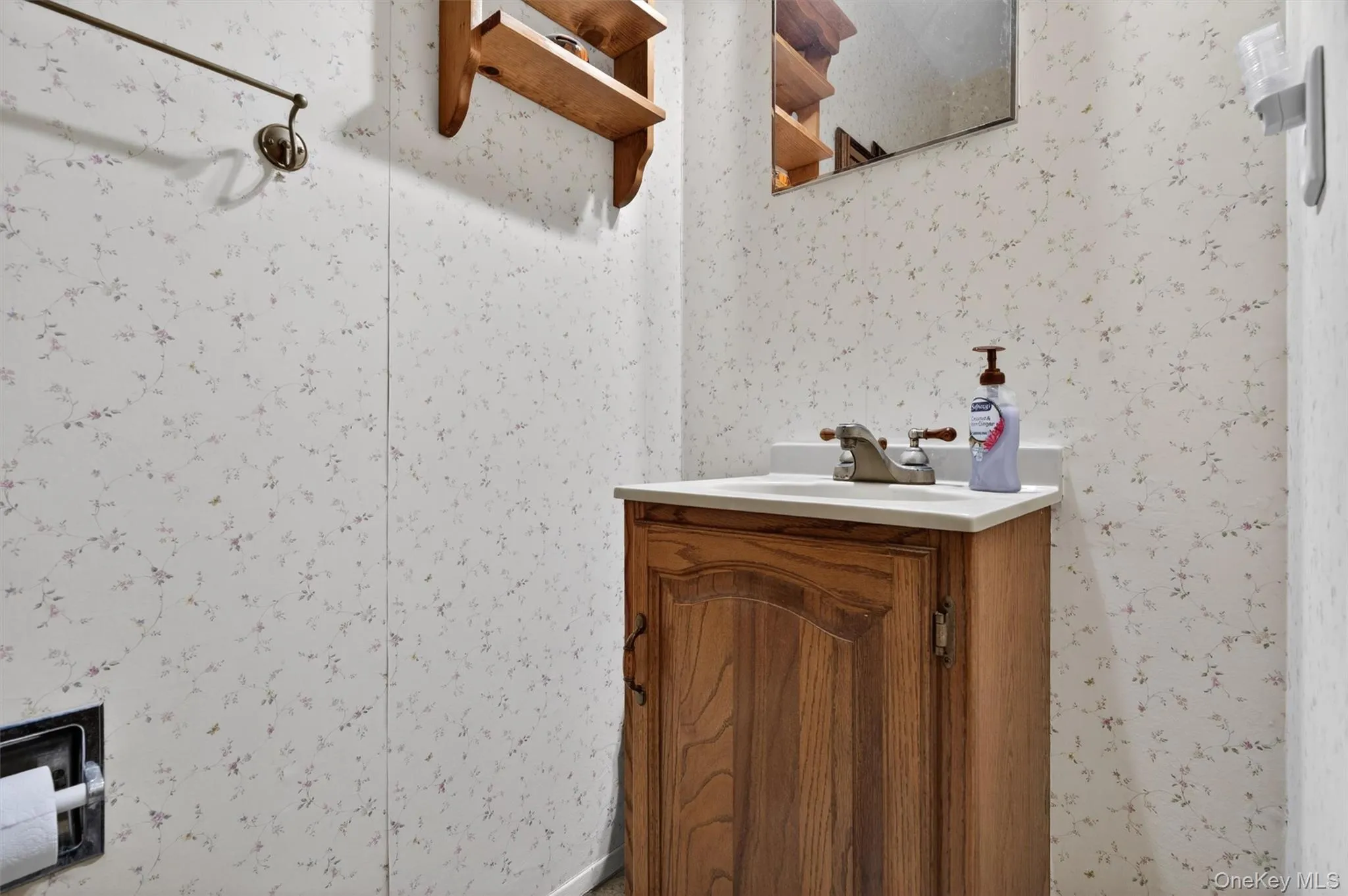 1/2 Bathroom Enuite 1/2 Bathroom Enuite