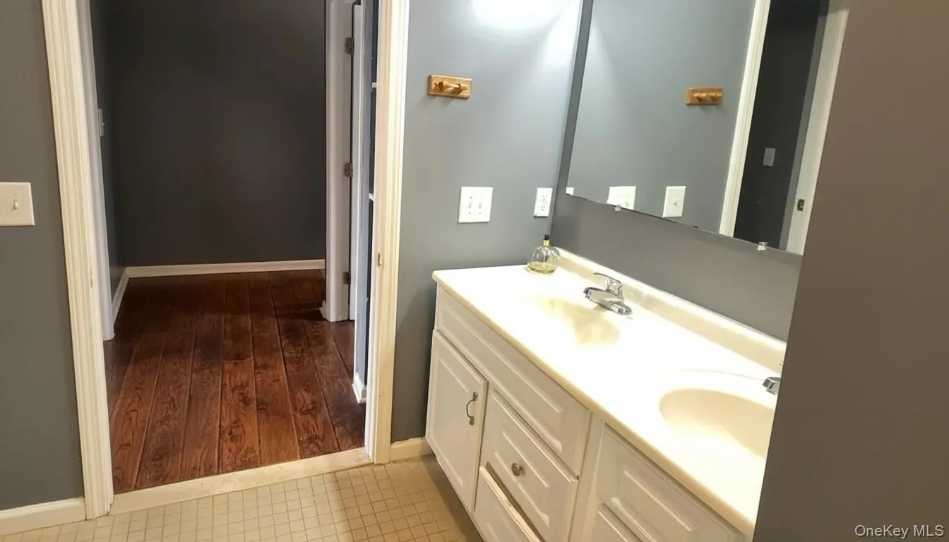 Full bathroom Full bathroom