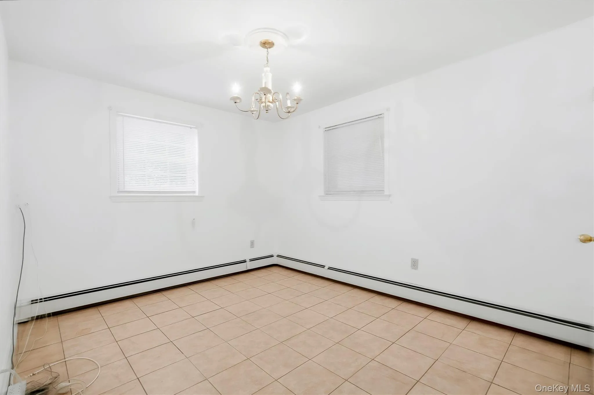 Large room ideal as an office or.. Large room ideal as an office or..
