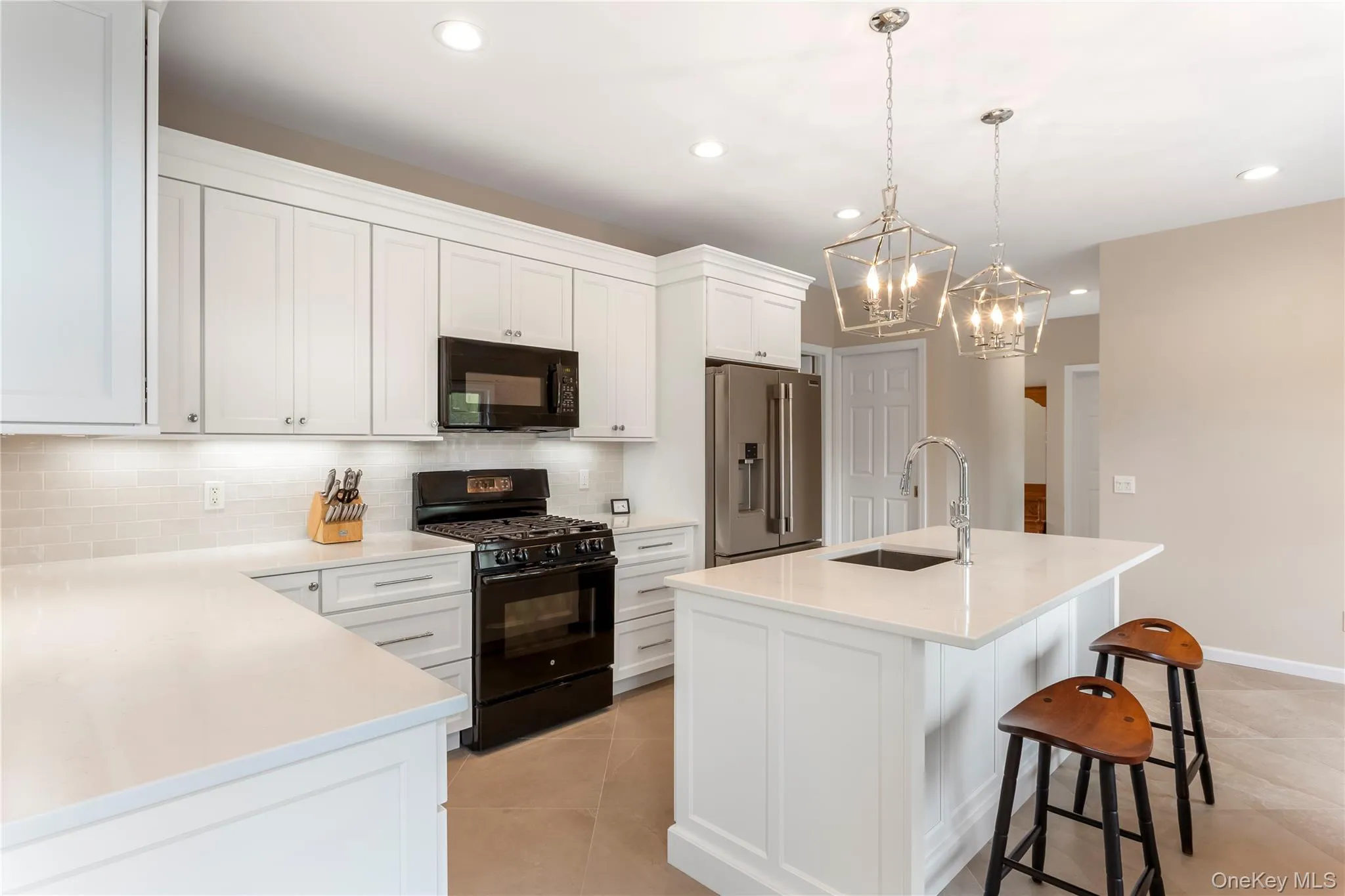 Newly Renovated Eat in Kitchen Newly Renovated Eat in Kitchen