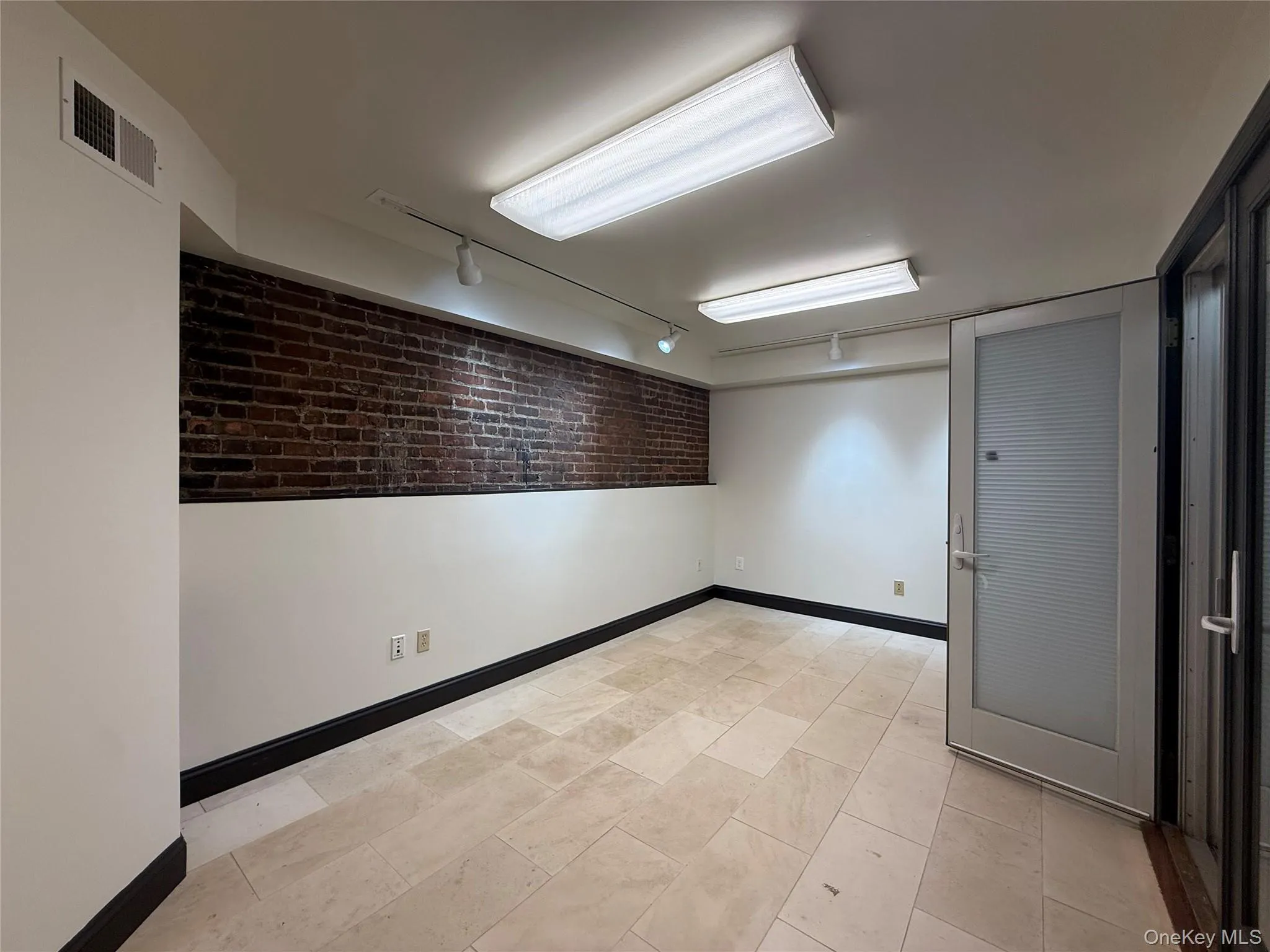 Entry Area for Office Space - Makes wonderful reception or waiting area for service business Entry Area for Office Space - Makes wonderful reception or waiting area for service business