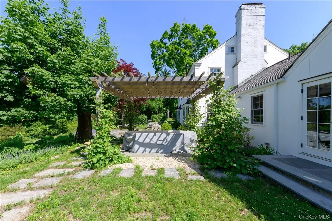 97 Westchester Avenue, Pound Ridge, NY, 4 Bedrooms Bedrooms, 10 Rooms Rooms,4 BathroomsBathrooms,Residential Lease,For Rent,Westchester,0,993117 97 Westchester Avenue, Pound Ridge, NY, 4 Bedrooms Bedrooms, 10 Rooms Rooms,4 BathroomsBathrooms,Residential Lease,For Rent,Westchester,0,993117