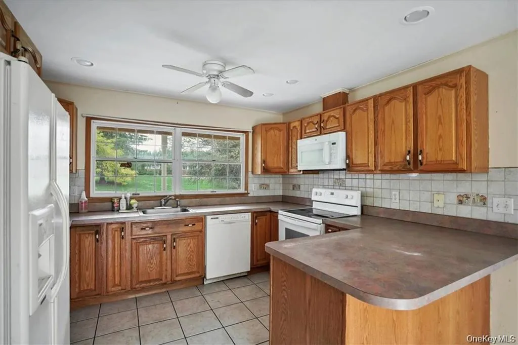 4 Ayr Road, Chester Town, NY, 6 Bedrooms Bedrooms, 15 Rooms Rooms,4 BathroomsBathrooms,Residential Lease,For Rent,Ayr,0,993173 4 Ayr Road, Chester Town, NY, 6 Bedrooms Bedrooms, 15 Rooms Rooms,4 BathroomsBathrooms,Residential Lease,For Rent,Ayr,0,993173
