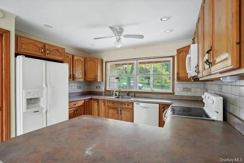 4 Ayr Road, Chester Town, NY, 6 Bedrooms Bedrooms, 15 Rooms Rooms,4 BathroomsBathrooms,Residential Lease,For Rent,Ayr,0,993173 4 Ayr Road, Chester Town, NY, 6 Bedrooms Bedrooms, 15 Rooms Rooms,4 BathroomsBathrooms,Residential Lease,For Rent,Ayr,0,993173