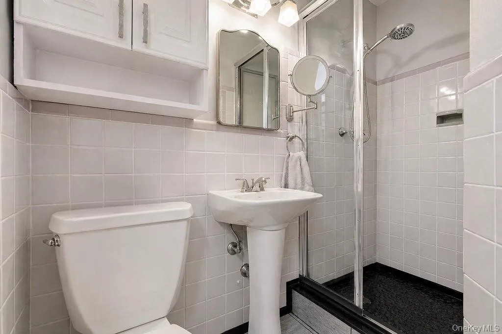 155-42 81st Street, New York, NY, 3 Bedrooms Bedrooms, 5 Rooms Rooms,2 BathroomsBathrooms,Residential,For Rent,81st,0,993181 155-42 81st Street, New York, NY, 3 Bedrooms Bedrooms, 5 Rooms Rooms,2 BathroomsBathrooms,Residential,For Rent,81st,0,993181