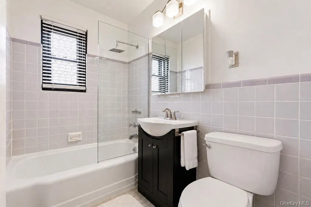 155-42 81st Street, New York, NY, 3 Bedrooms Bedrooms, 5 Rooms Rooms,2 BathroomsBathrooms,Residential,For Rent,81st,0,993181 155-42 81st Street, New York, NY, 3 Bedrooms Bedrooms, 5 Rooms Rooms,2 BathroomsBathrooms,Residential,For Rent,81st,0,993181