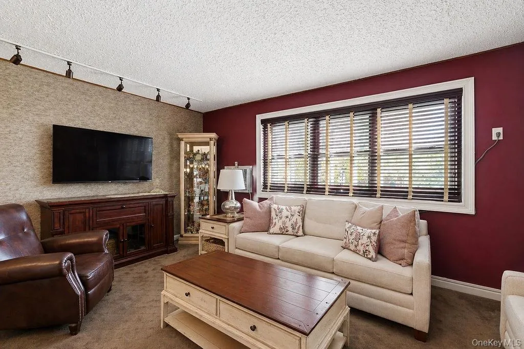 155-42 81st Street, New York, NY, 3 Bedrooms Bedrooms, 5 Rooms Rooms,2 BathroomsBathrooms,Residential,For Rent,81st,0,993181 155-42 81st Street, New York, NY, 3 Bedrooms Bedrooms, 5 Rooms Rooms,2 BathroomsBathrooms,Residential,For Rent,81st,0,993181