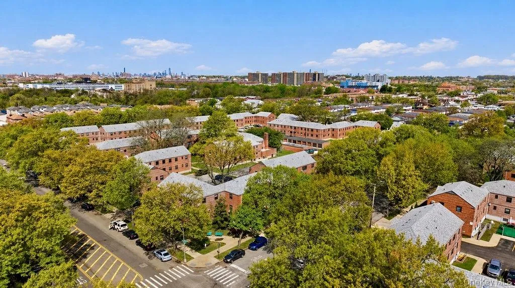 155-42 81st Street, New York, NY, 3 Bedrooms Bedrooms, 5 Rooms Rooms,2 BathroomsBathrooms,Residential,For Rent,81st,0,993181 155-42 81st Street, New York, NY, 3 Bedrooms Bedrooms, 5 Rooms Rooms,2 BathroomsBathrooms,Residential,For Rent,81st,0,993181