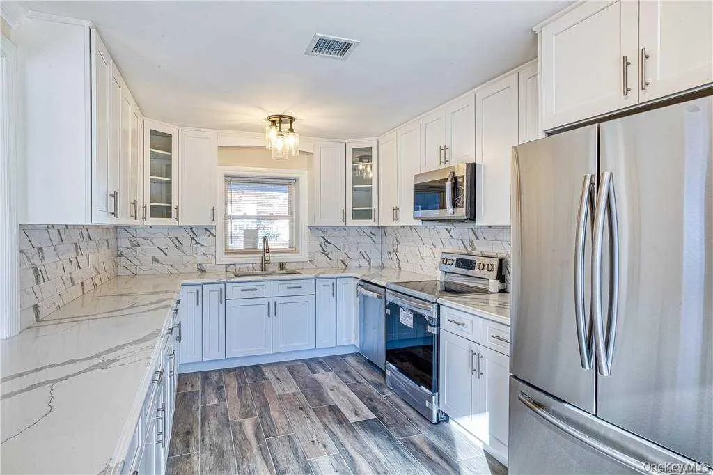 30 Whitfield Lane, Brookhaven, NY, 4 Bedrooms Bedrooms, 8 Rooms Rooms,2 BathroomsBathrooms,Residential Lease,For Rent,Whitfield,0,993195 30 Whitfield Lane, Brookhaven, NY, 4 Bedrooms Bedrooms, 8 Rooms Rooms,2 BathroomsBathrooms,Residential Lease,For Rent,Whitfield,0,993195