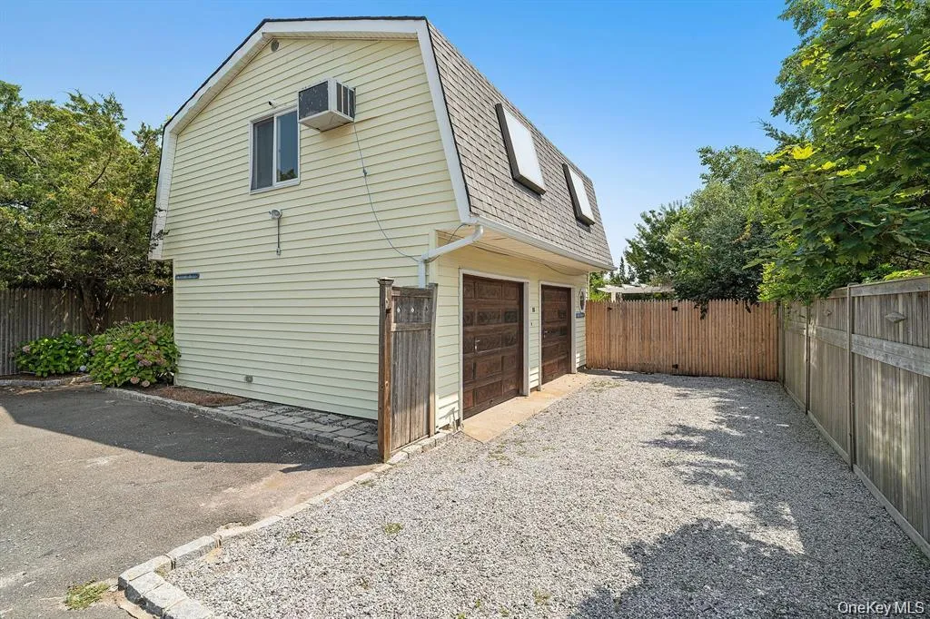 35 Gardners Lane, Southampton, NY, 4 Bedrooms Bedrooms, 8 Rooms Rooms,5 BathroomsBathrooms,Residential,For Rent,Gardners,0,993209 35 Gardners Lane, Southampton, NY, 4 Bedrooms Bedrooms, 8 Rooms Rooms,5 BathroomsBathrooms,Residential,For Rent,Gardners,0,993209
